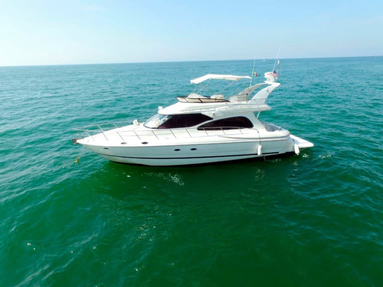 Features ample spaces for everyone to relax, sunbathe, and unwind out on the Bay. Accommodates up to 15 passengers.