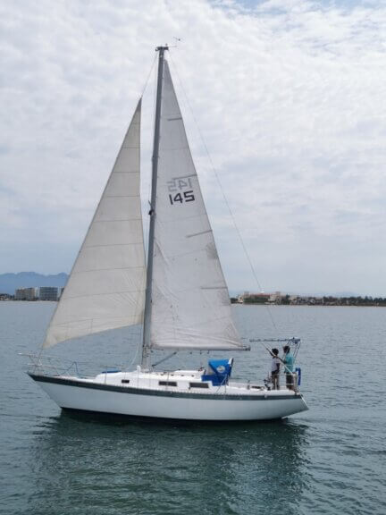 Sailboat ideal for groups of up to 7 passengers.