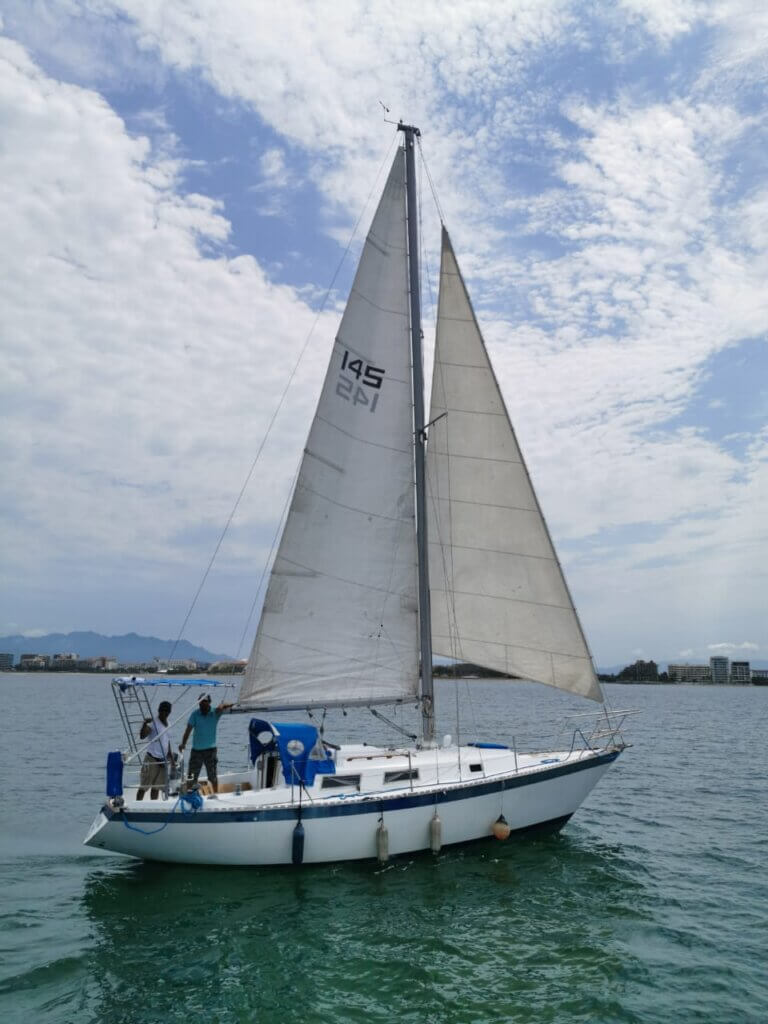 Velero 33 Pies en Renta en Nuevo Vallarta