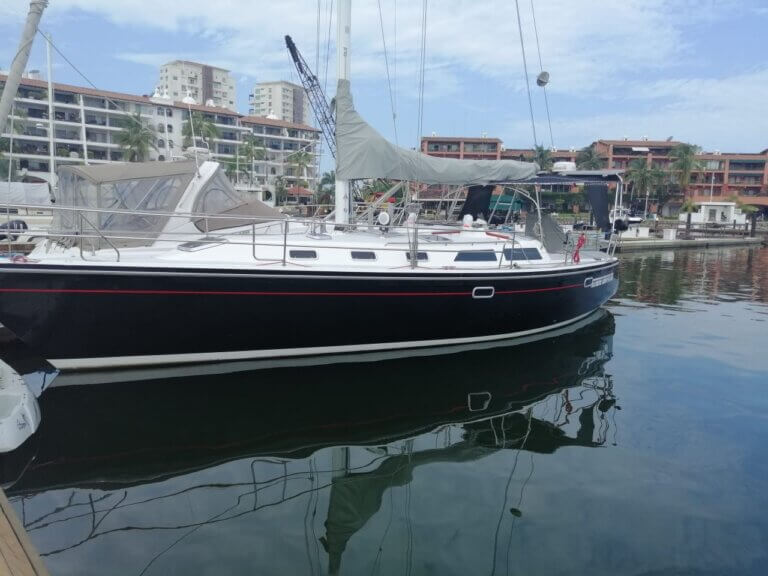 Catalina 42 - Puerto Vallarta Sailboat Rental