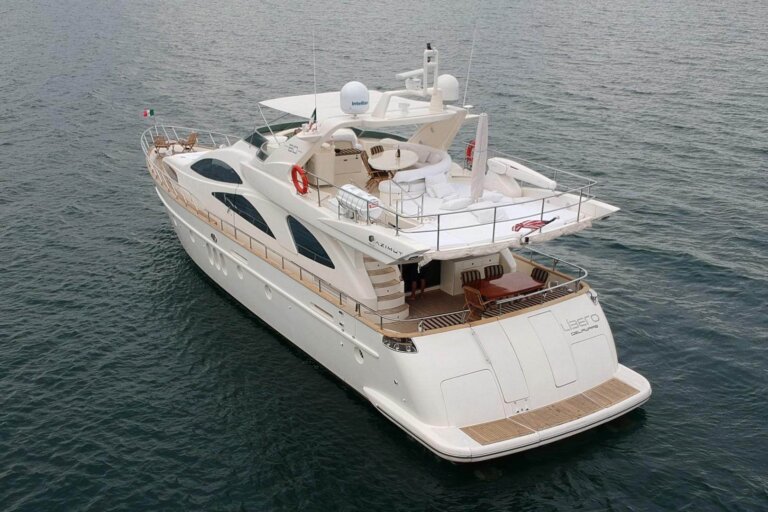 Italian luxury yacht with a maximum capacity of 20 passengers.