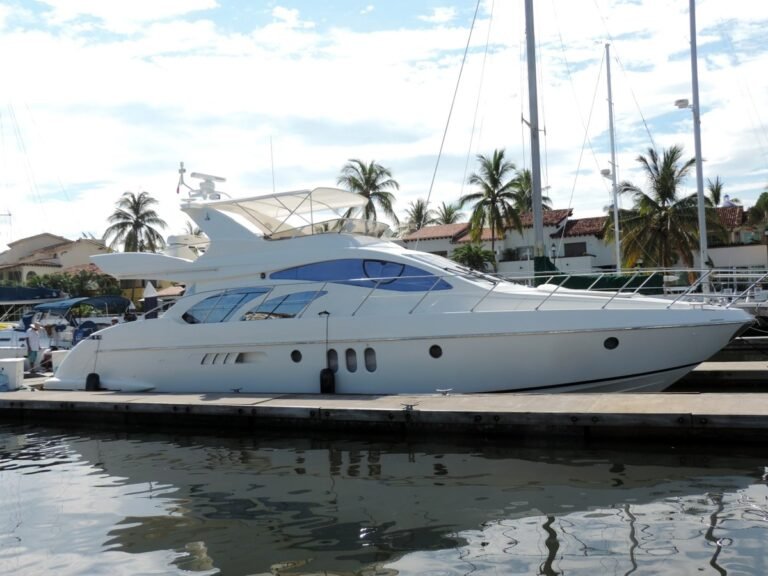 Yate de lujo en Puerto Vallarta - Azimut 58