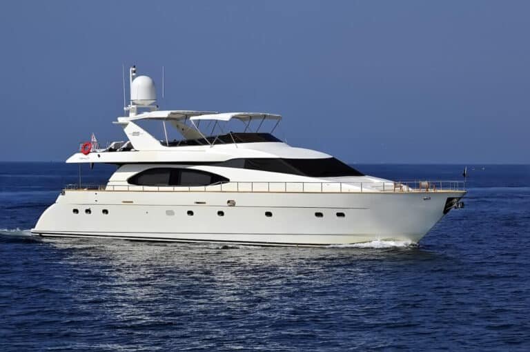Yate de Lujo en Puerto Vallarta en renta - Azimut 85