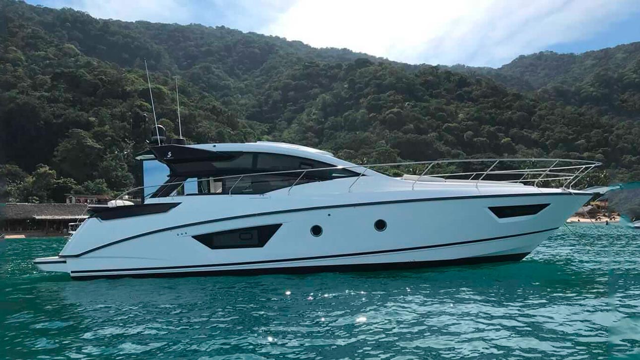 private-yacht-charter-puerto-vallarta