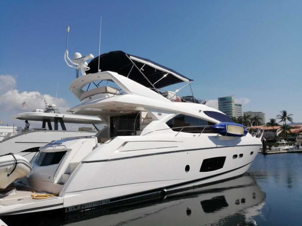 Luxury Yacht Puerto Vallarta - Sunseeker 69
