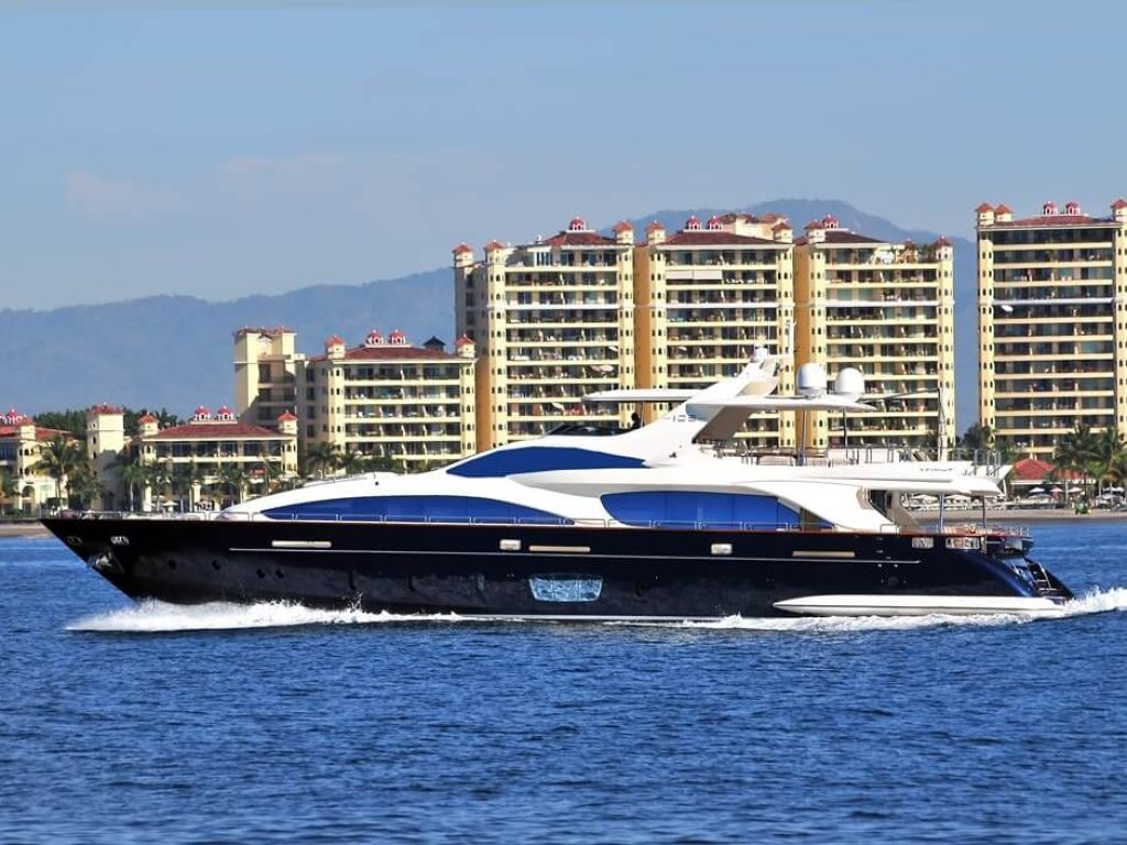 Luxury Yacht Charter Puerto Vallarta - Azimut 105