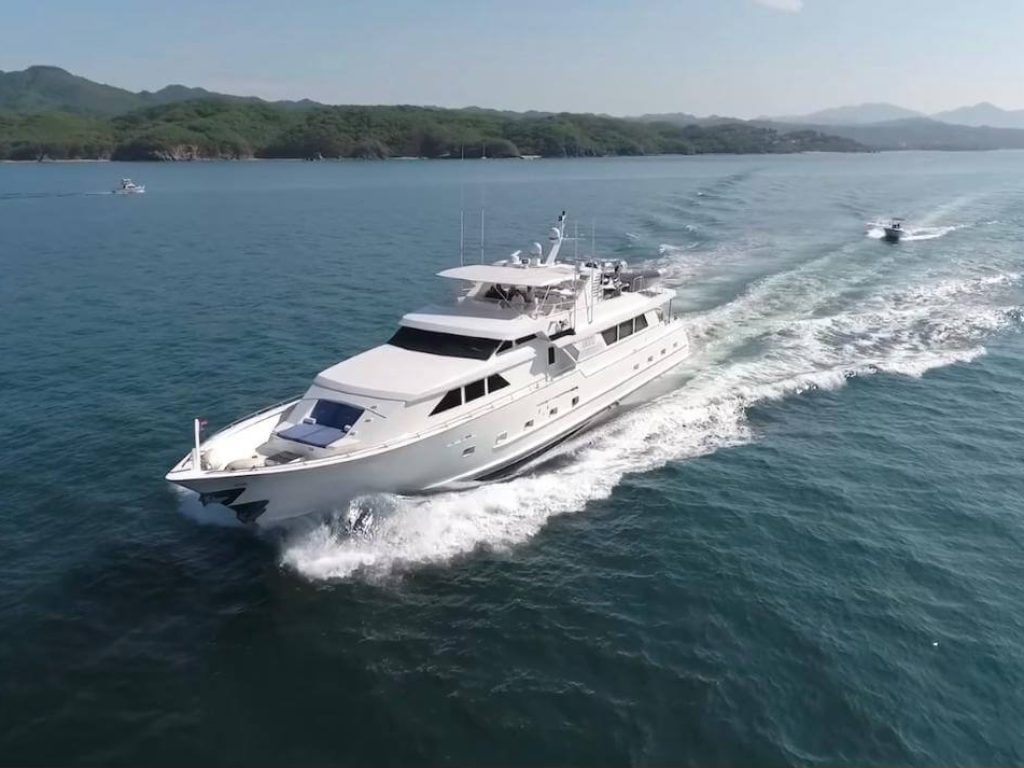 Yate de lujo en Puerto Vallarta - Custom 103