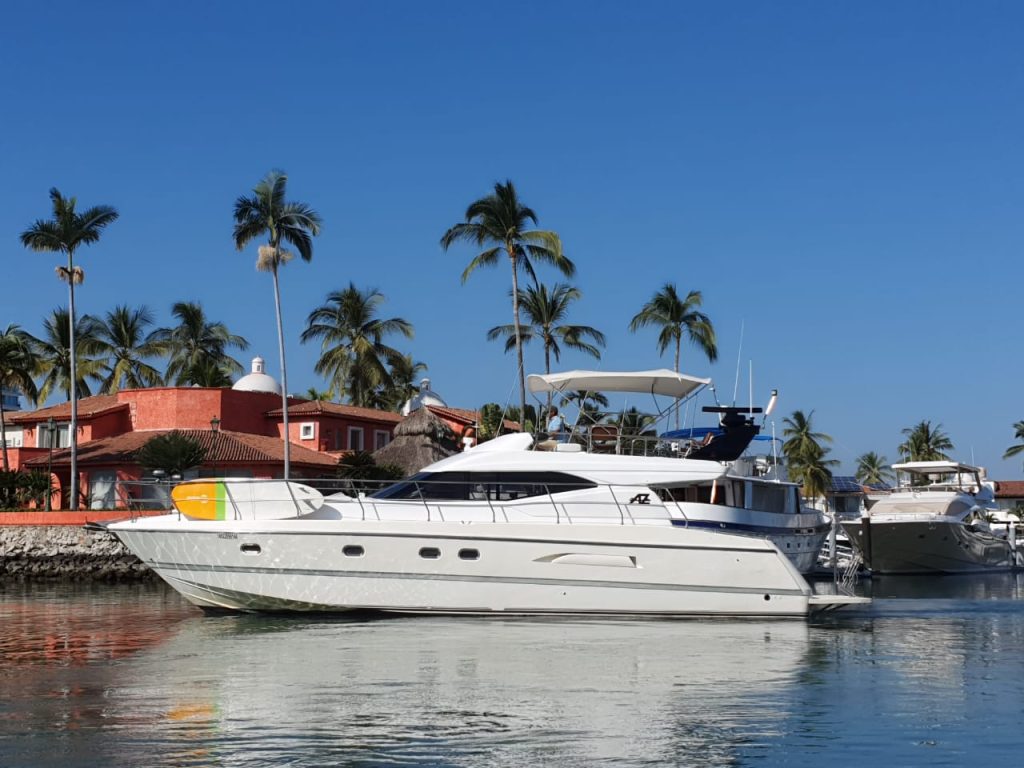 Azimut 46 Fly - Renta de Yates en Vallarta