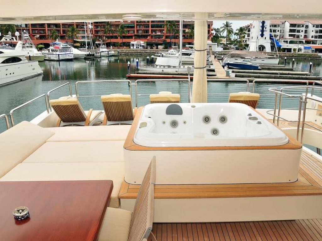 Luxury Yacht Charter Puerto Vallarta - Azimut 105