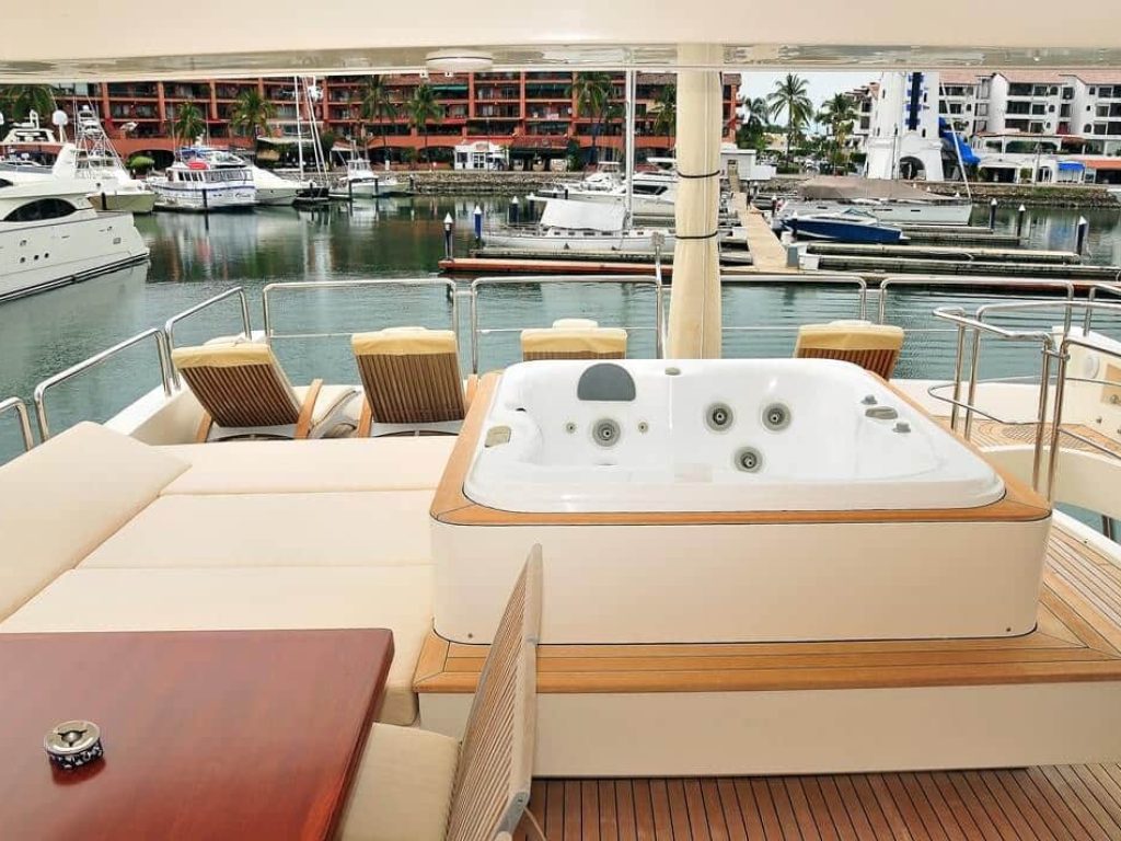 Luxury Yacht Charter Puerto Vallarta - Azimut 105