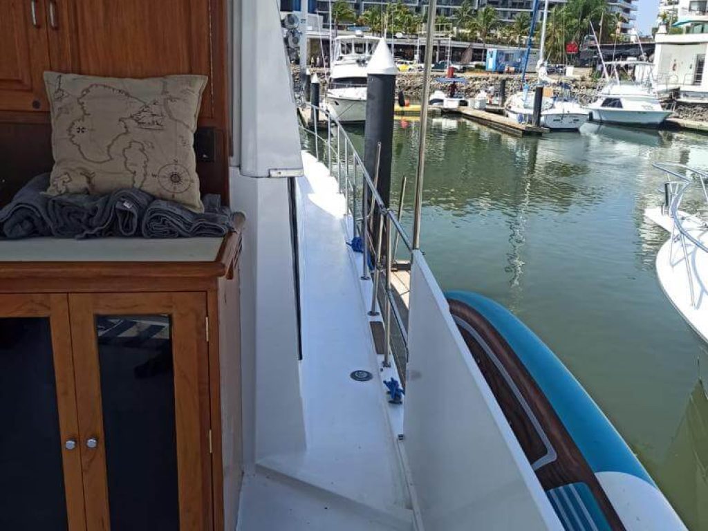 Custom 50 - Puerto Vallarta Yacht Rental