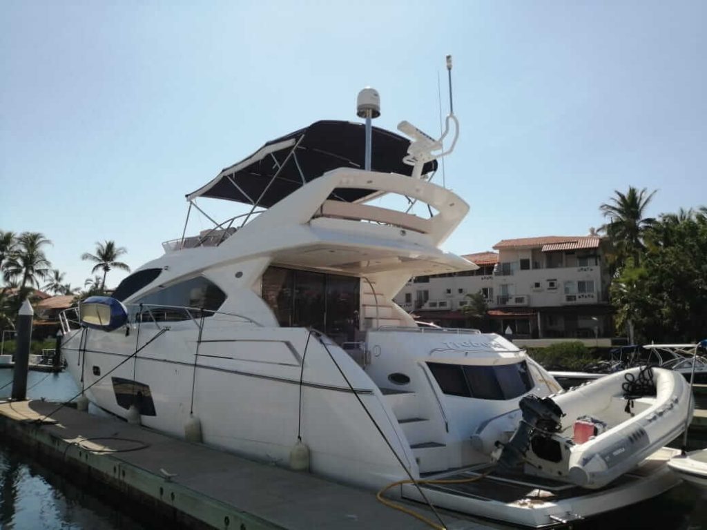Luxury Yacht Puerto Vallarta - Sunseeker 69