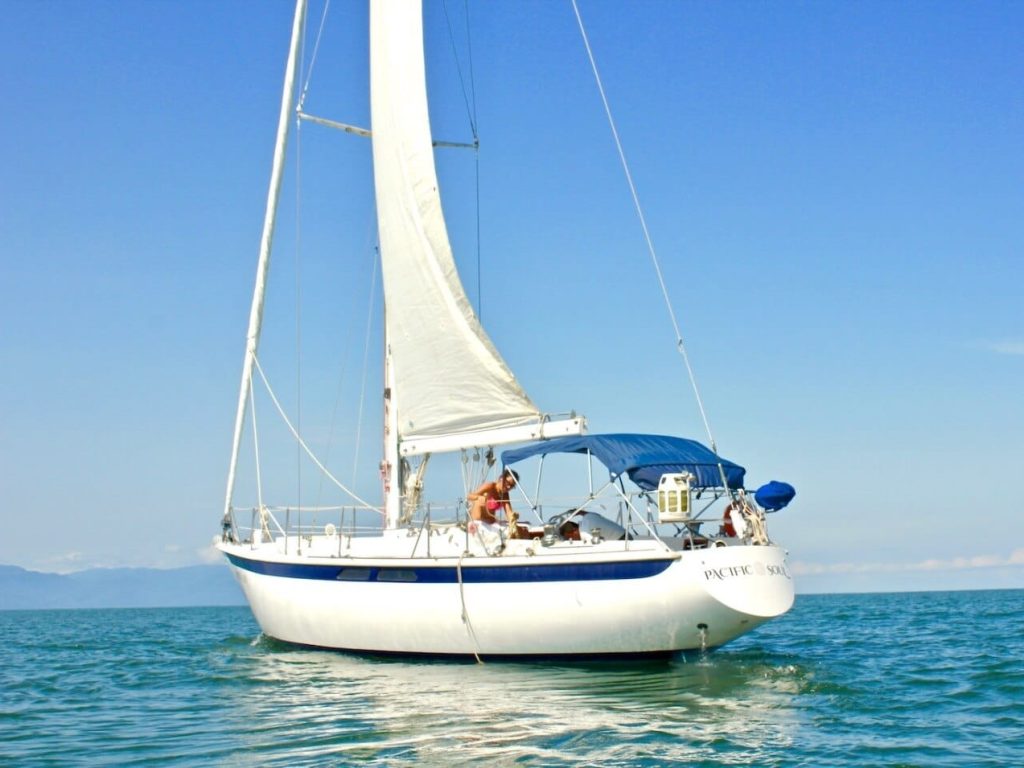 Velero 39 - Renta de Veleros en Puerto Vallarta