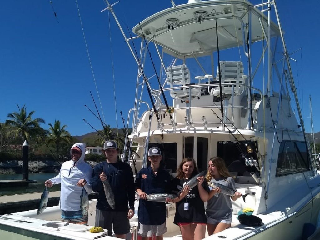 Cabo 35 Flybridge - Pesca en Riviera Nayarit
