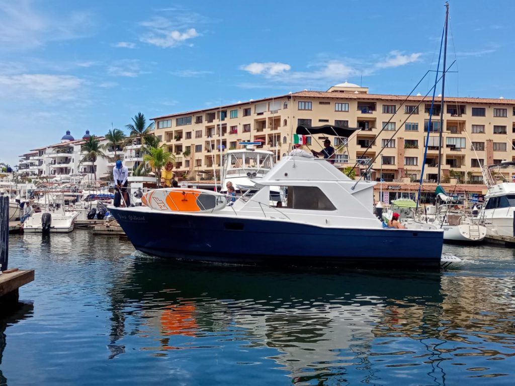 Chris-Craft 36 - Puerto Vallarta Fishing Charters
