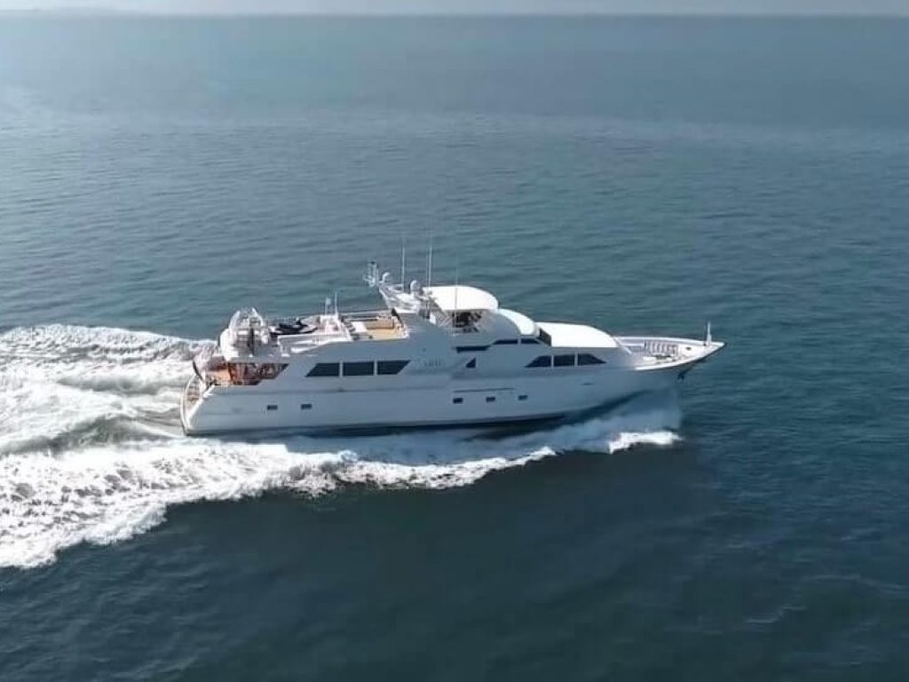 Yate de lujo en Puerto Vallarta - Custom 103