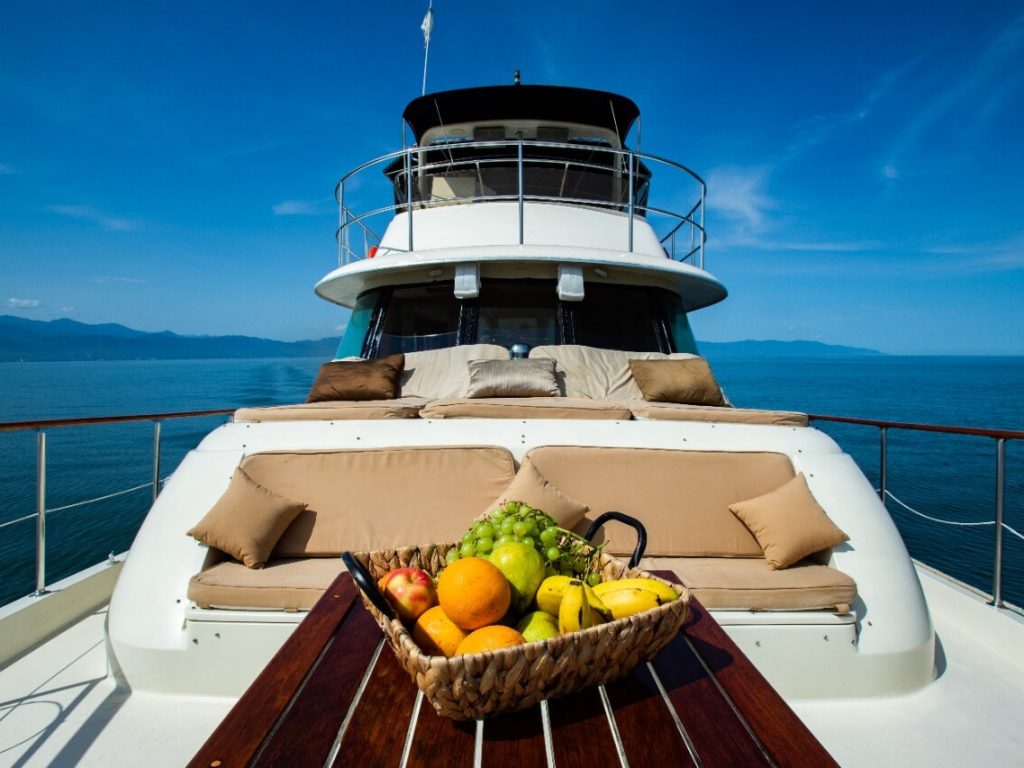 Yate de lujo en Puerto Vallarta - Hatteras 58