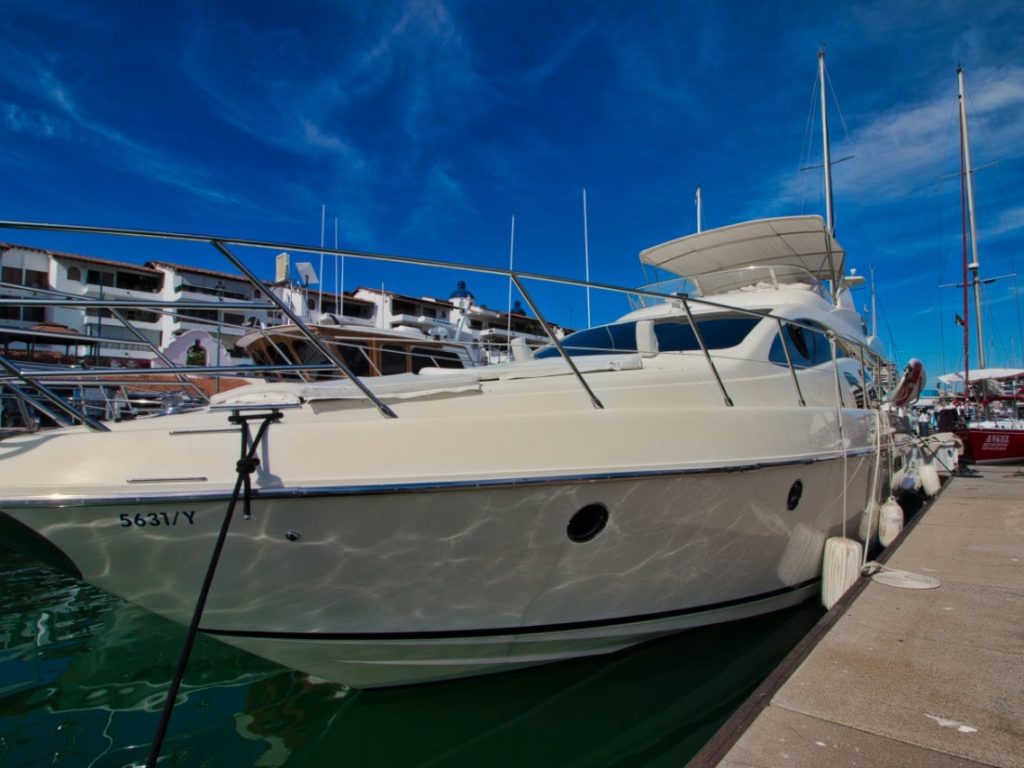 Yate de lujo en Puerto Vallarta - Azimut 58 Fly