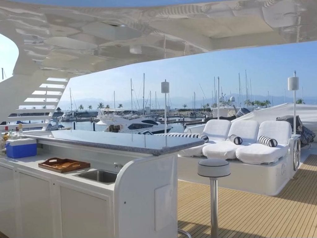 Yate de lujo en Puerto Vallarta - Custom 103