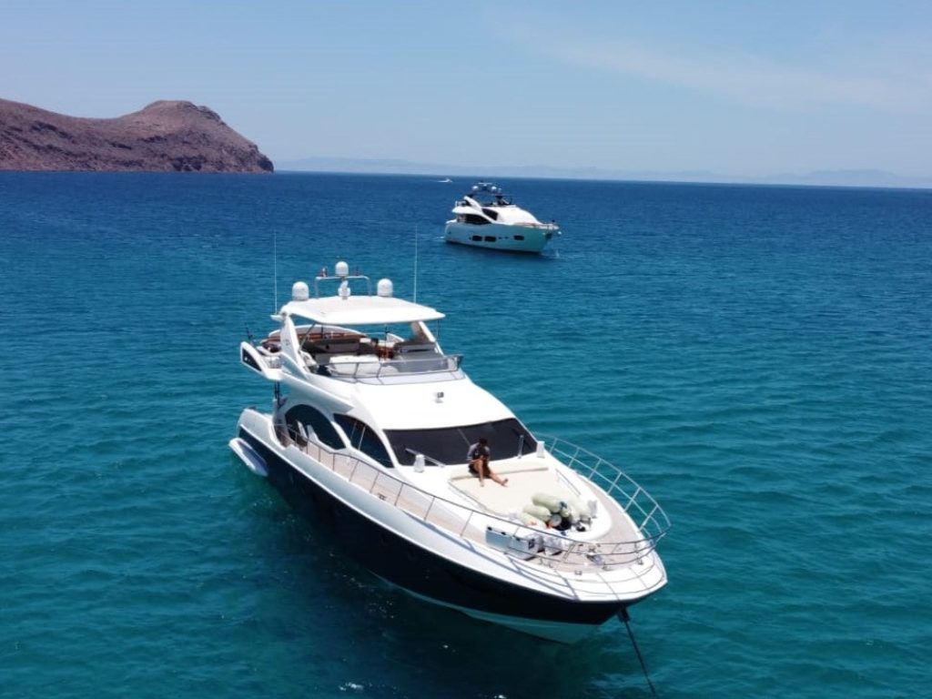 Luxury Yacht Puerto Vallarta - Azimut 70