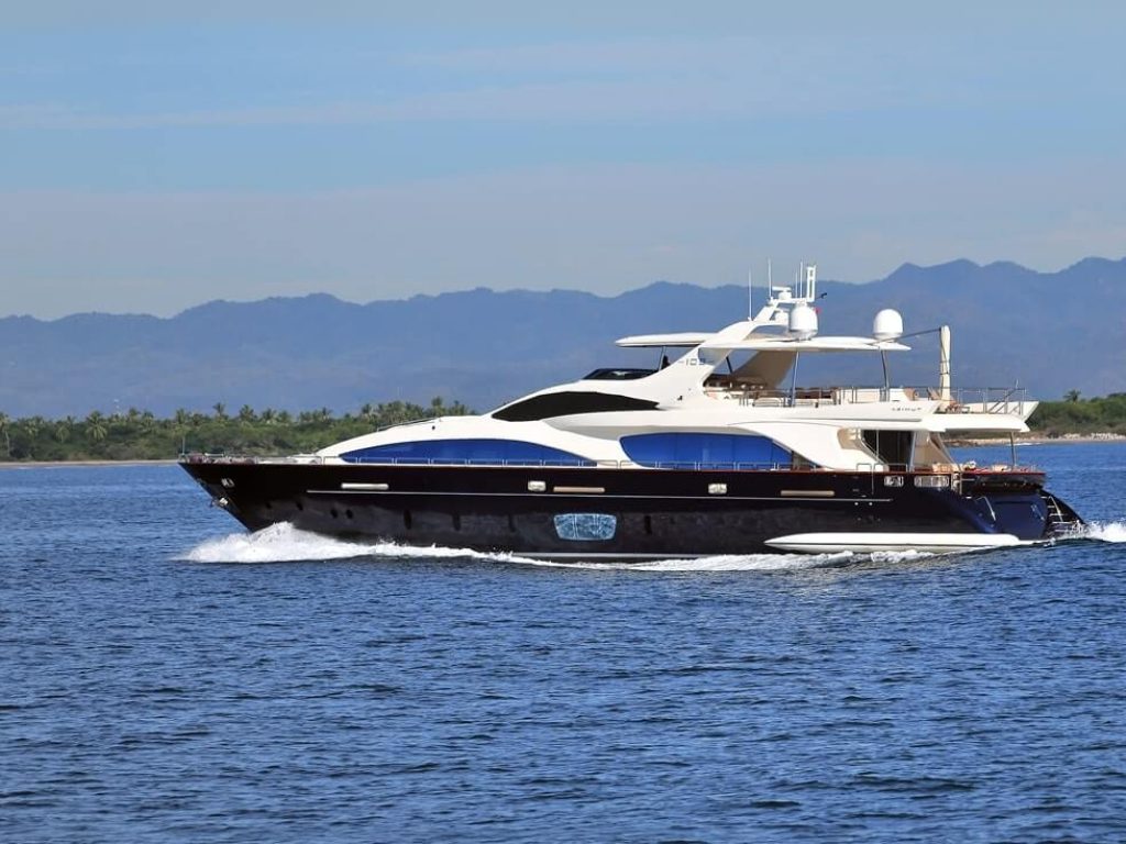 Luxury Yacht Charter Puerto Vallarta - Azimut 105