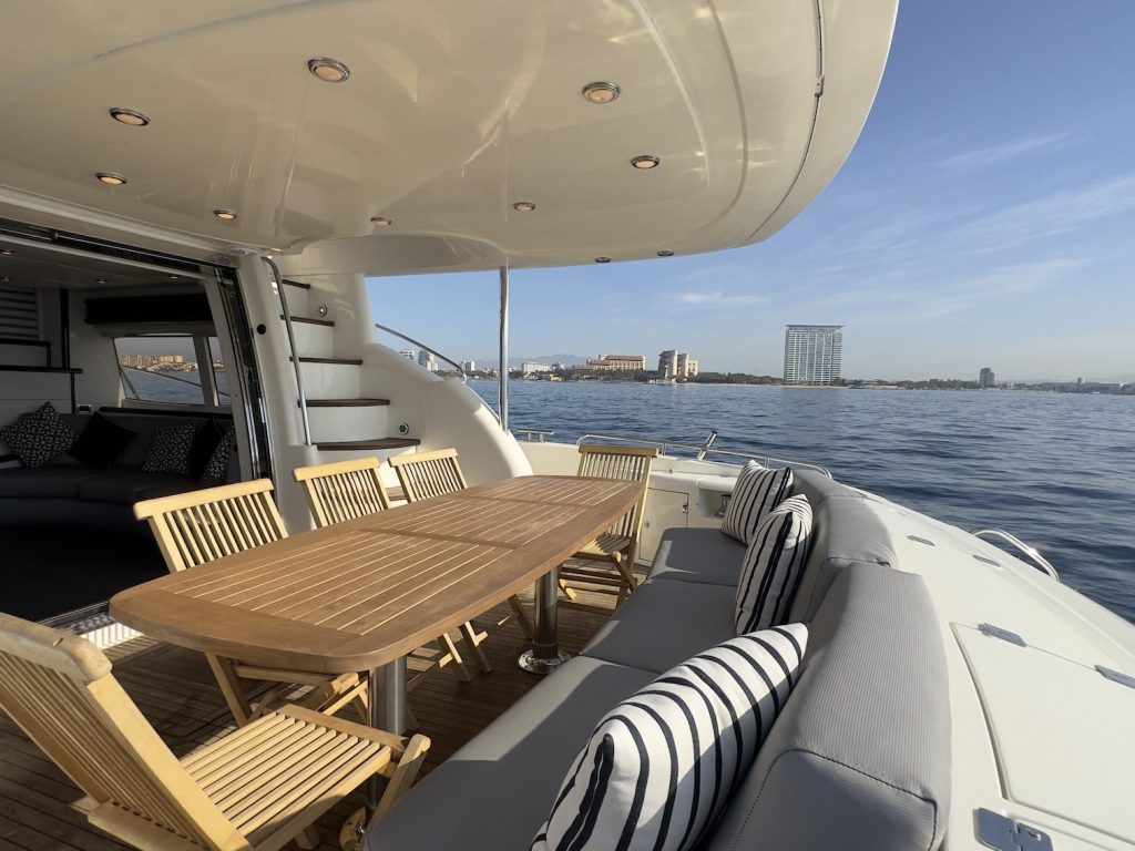 Luxury Yacht Puerto Vallarta - Sunseeker 74