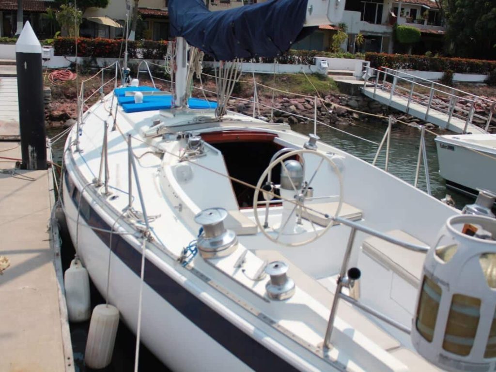 Velero 39 - Renta de Veleros en Puerto Vallarta