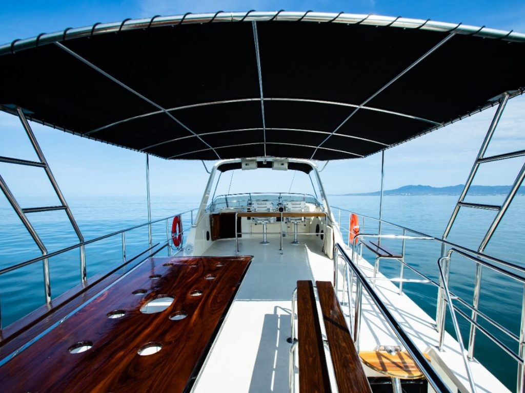 Yate de lujo en Puerto Vallarta - Hatteras 58