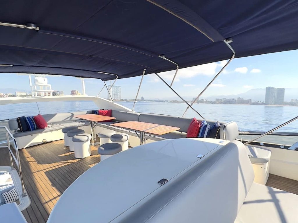Luxury Yacht Puerto Vallarta - Sunseeker 74