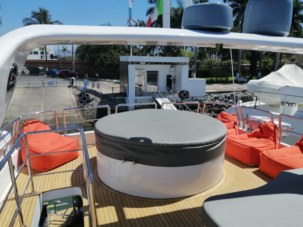 Luxury Yacht Puerto Vallarta - Azimut 85 (2017)