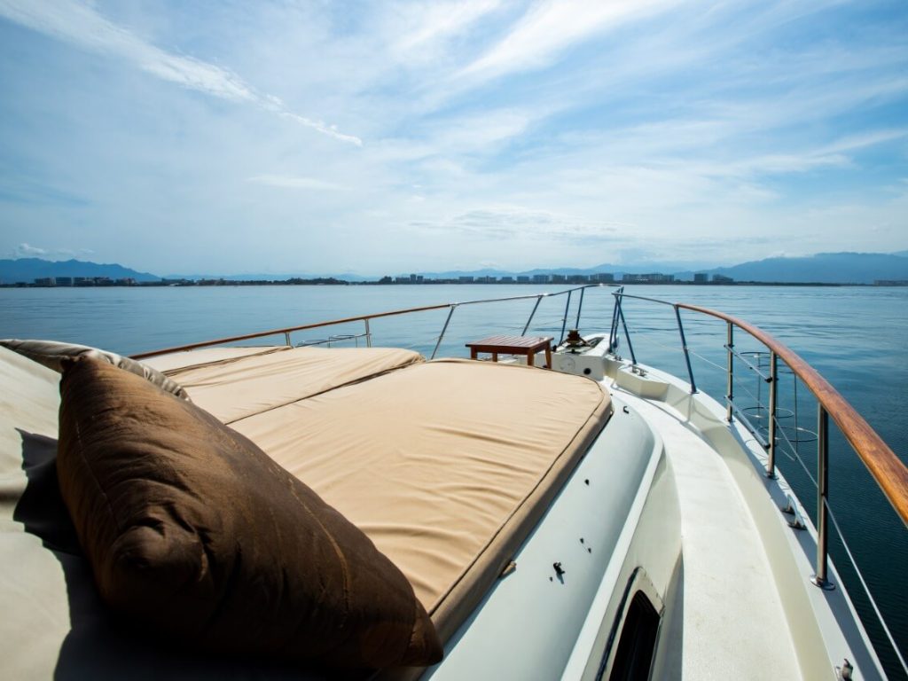 Yate de lujo en Puerto Vallarta - Hatteras 58