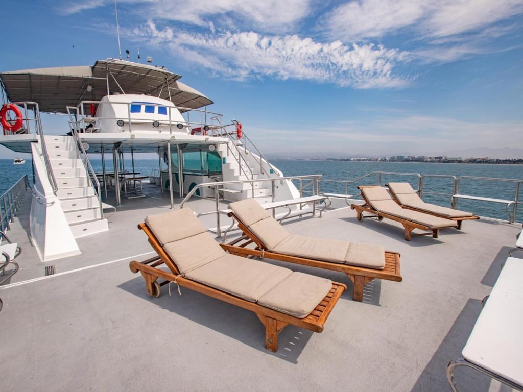 Catamaran-90-FT-en-Puerto-Vallarta-en-renta-(1)