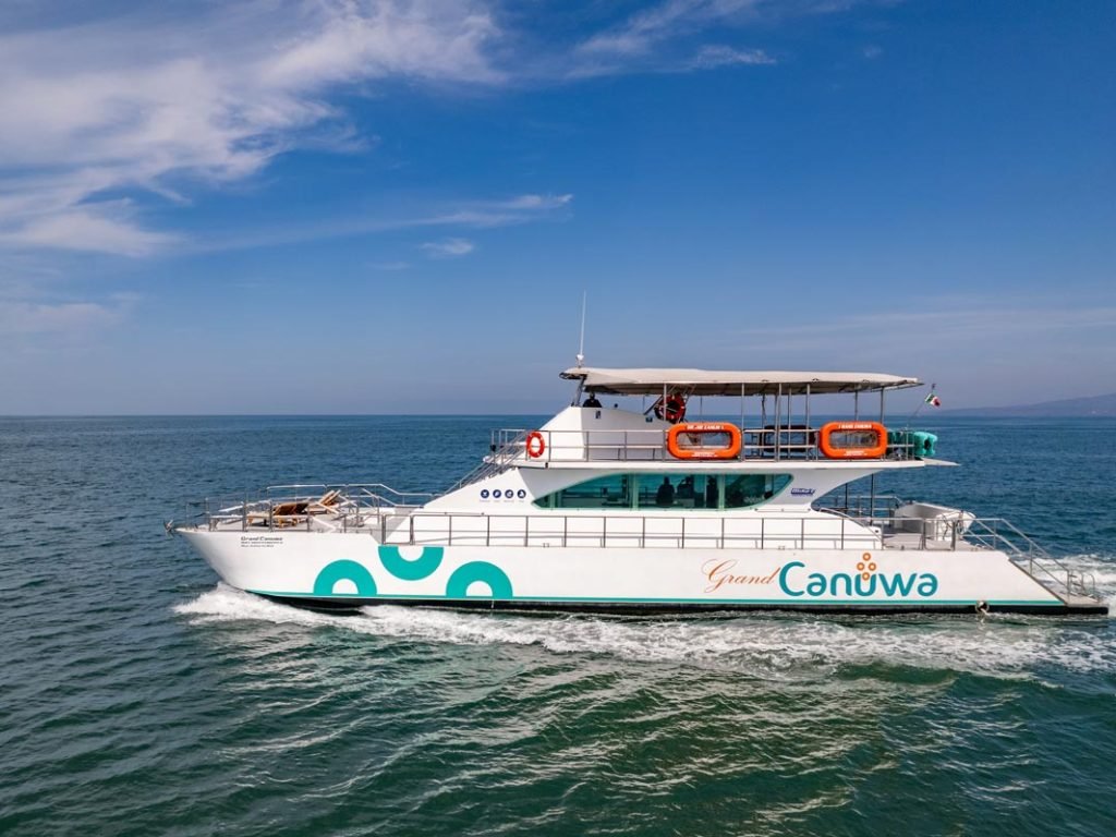 Catamaran-90-FT-en-Puerto-Vallarta-en-renta-(4)