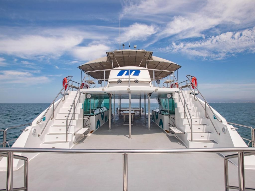 Catamaran-90-FT-en-Puerto-Vallarta-en-renta-(6)