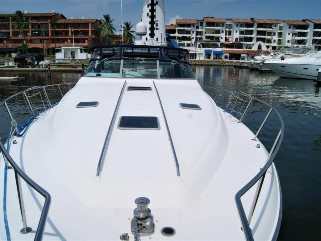 Cheap yacht in Puerto Vallarta - Sea Ray 42