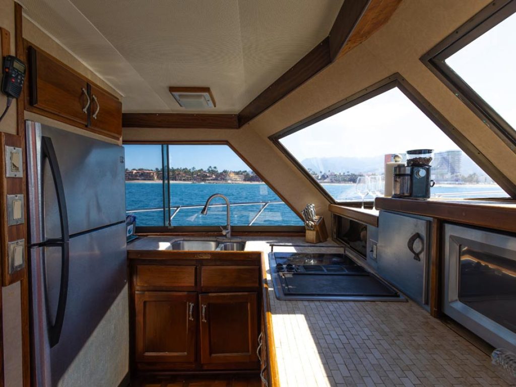 Hatteras 60 - Overnight Fishing Charter