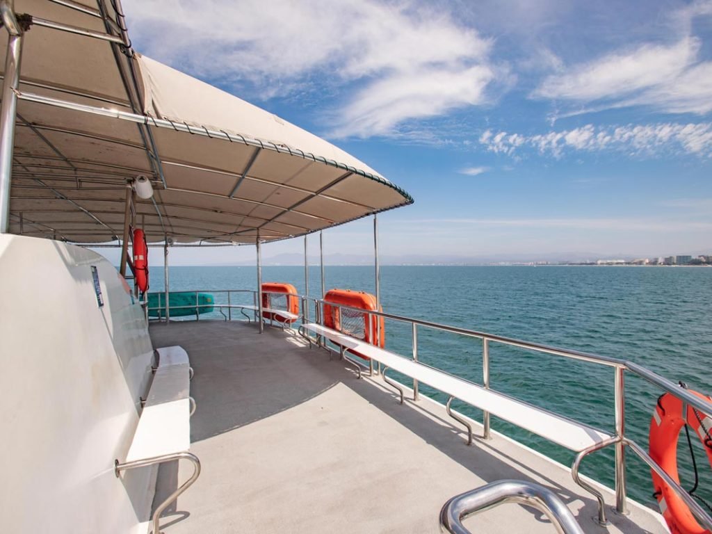 Puerto-Vallarta-Catamaran-90-FT-Charter-(1)