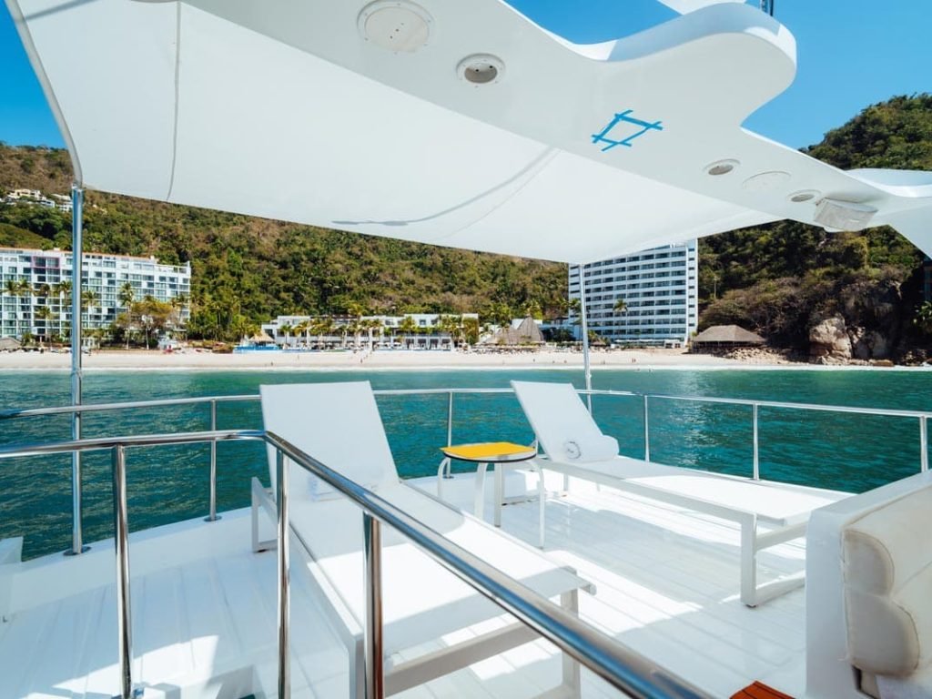 Puerto-Vallarta-Yacht-Charter---Vtech-65-(4)