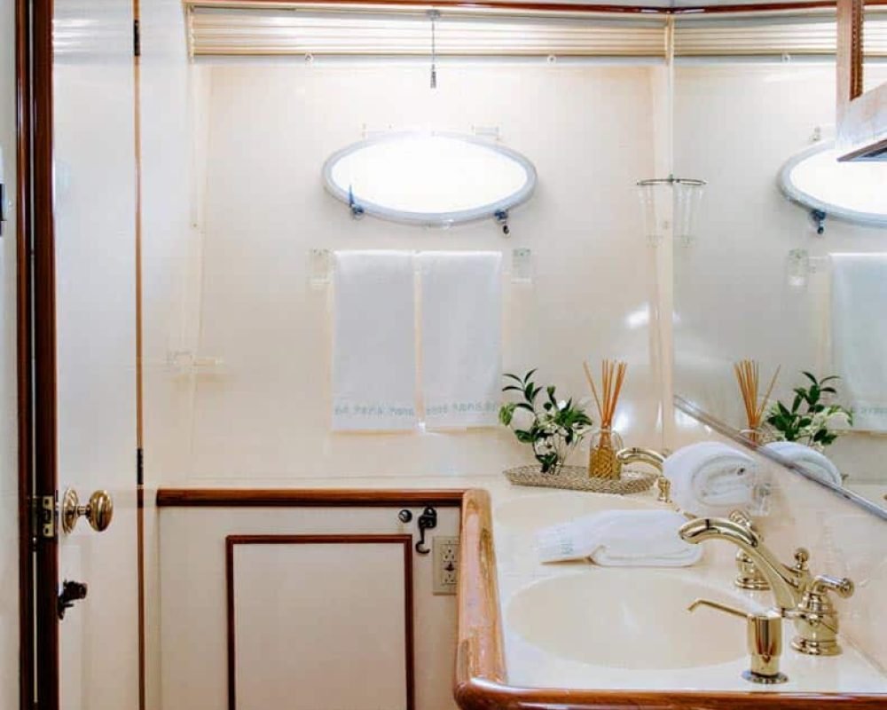 Punta Mita Luxury Yacht - Mikelson 64 (9)