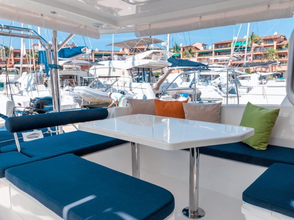 Renta-de-catamaran-en-puerto-vallarta---Leopard-44-(4)