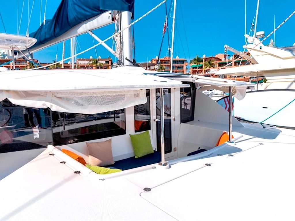Renta-de-catamaran-en-puerto-vallarta---Leopard-44-(5)