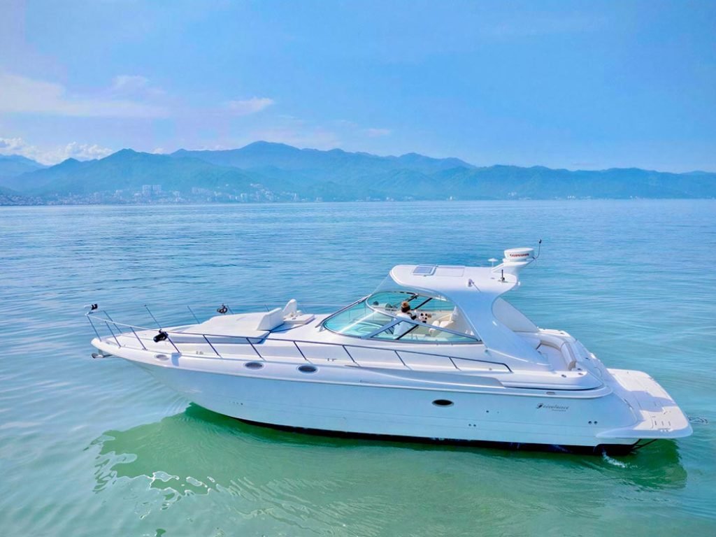 Renta-de-yates-en-puerto-vallarta---Cruiser-44-(2)