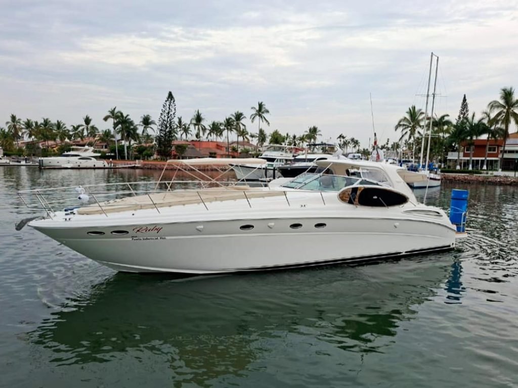 Sea Ray 55 Sundancer Renta de Yates en Puerto Vallarta