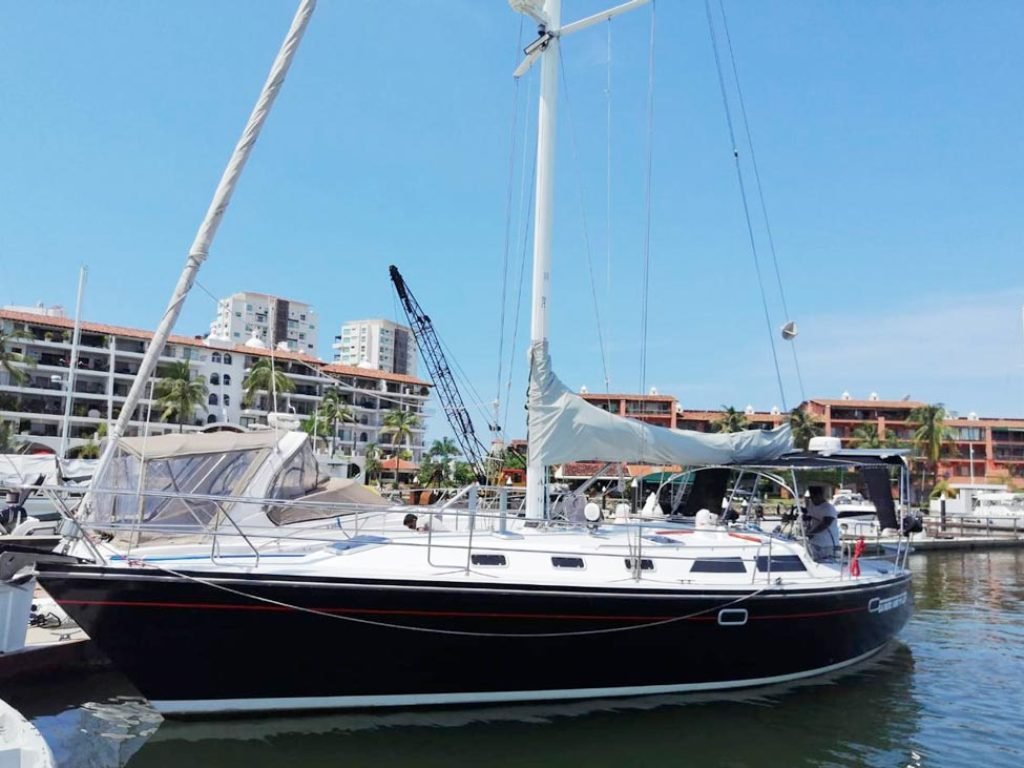 Velero-en-Puerto-Vallarta---Catalina-42-2