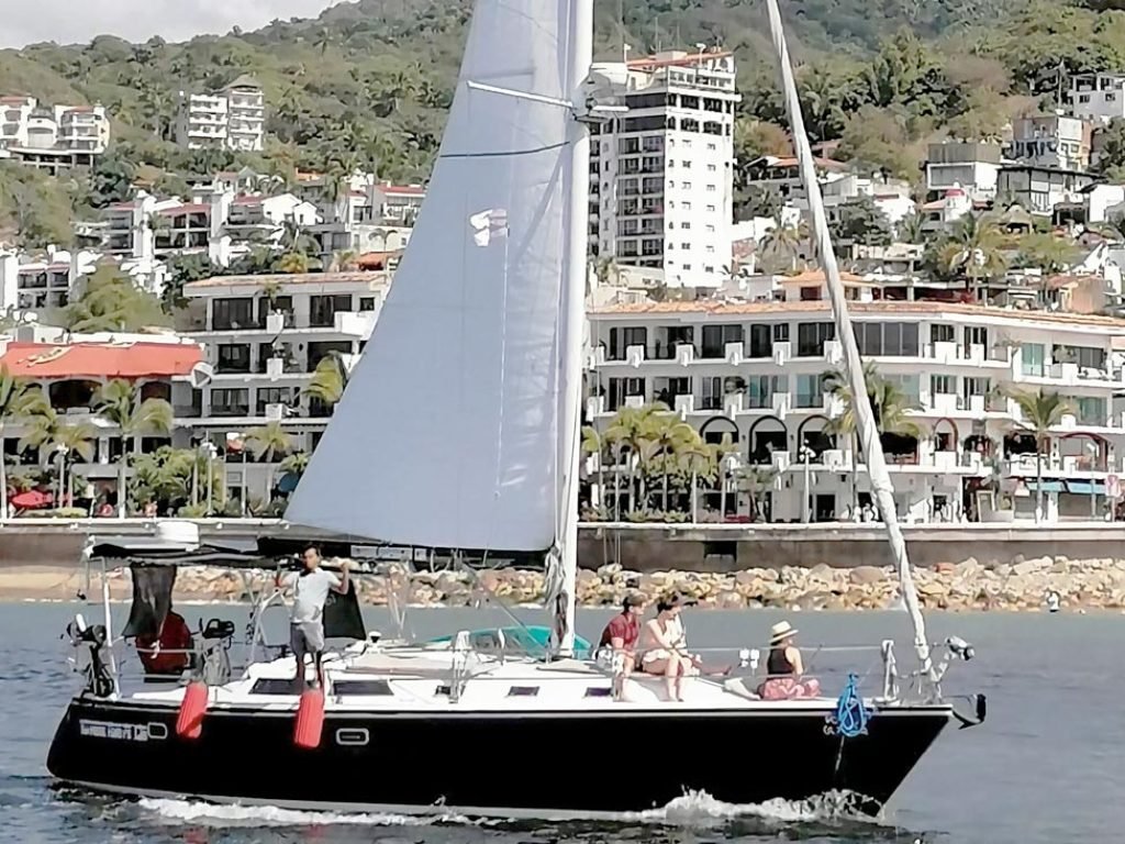 Velero-en-Puerto-Vallarta---Catalina-42