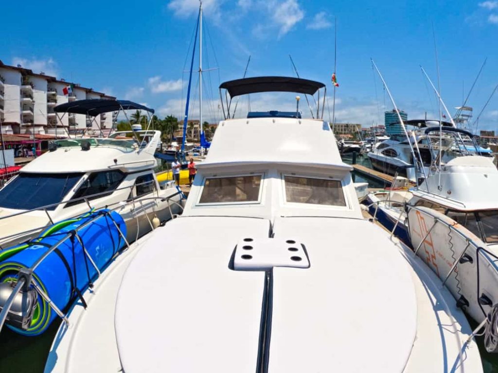 Chris-Craft 36 - Puerto Vallarta Fishing Charters