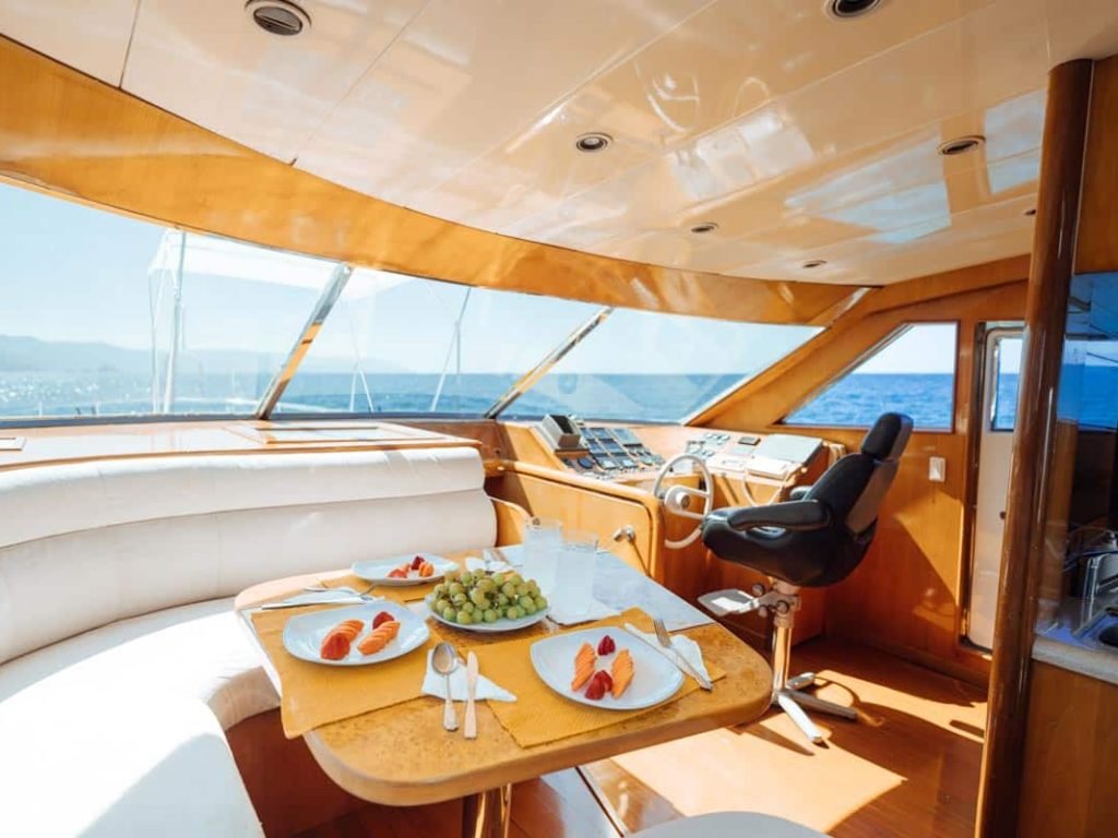 Yate-de-Lujo-en-Puerto-Vallarta-en-renta---Vtech-65-(1)