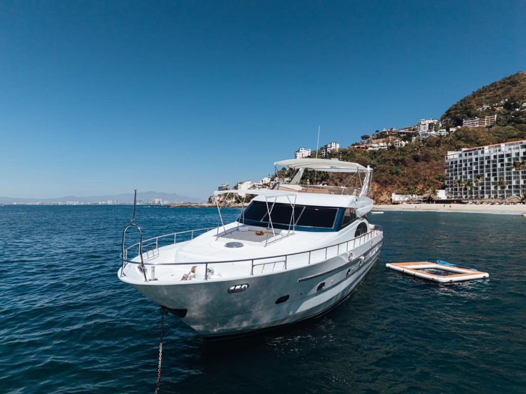 Yate-de-Lujo-en-Puerto-Vallarta-en-renta---Vtech-65-(2)