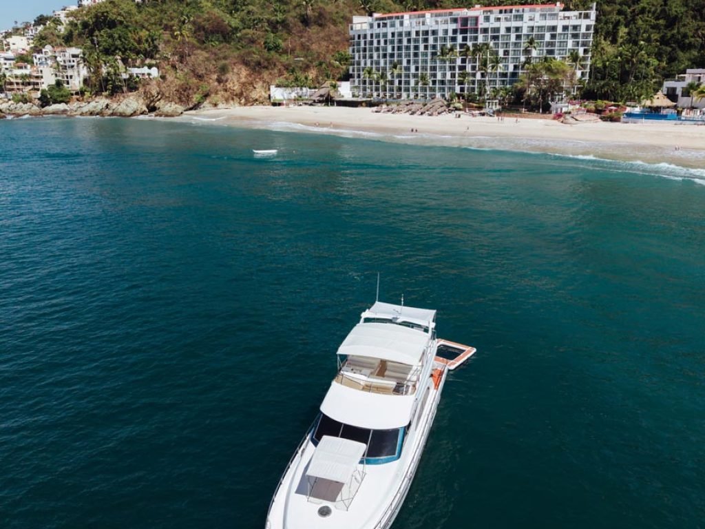 Yate-de-Lujo-en-Puerto-Vallarta-en-renta---Vtech-65-(3)