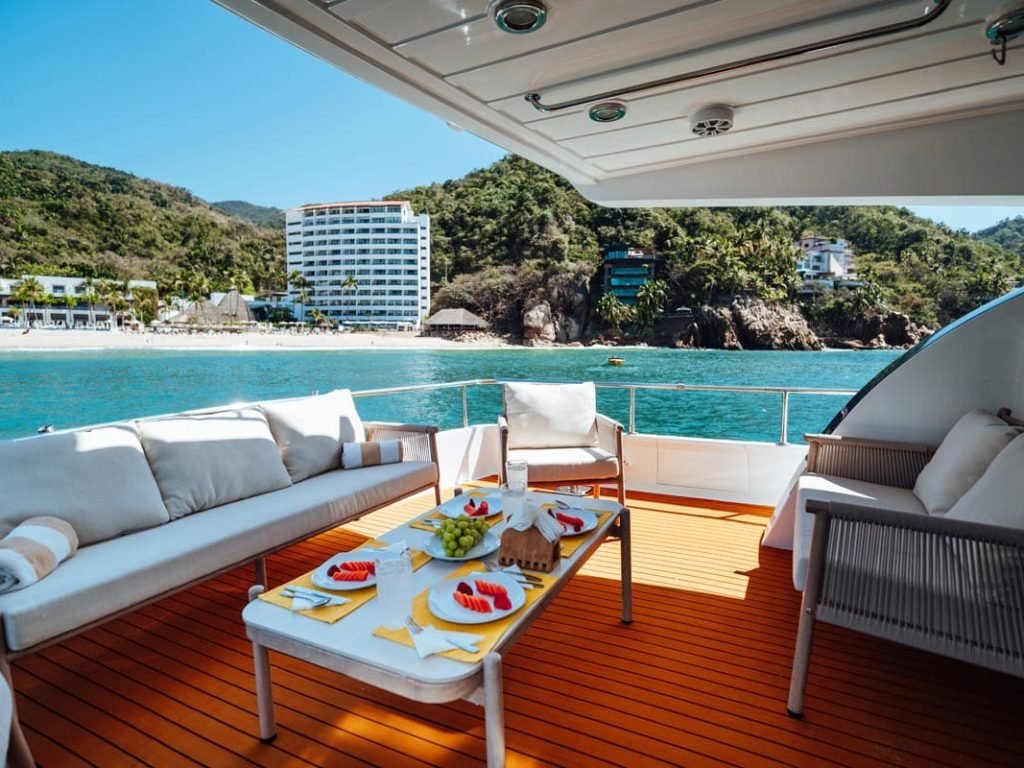 Yate-de-Lujo-en-Puerto-Vallarta-en-renta---Vtech-65-(5)